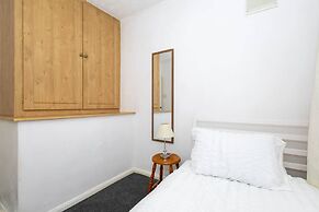 Carr Manor Cozy House in Leeds