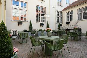 The Three Sisters Hotel