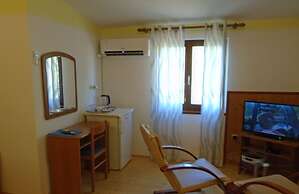 ROOMS MATEA PULA