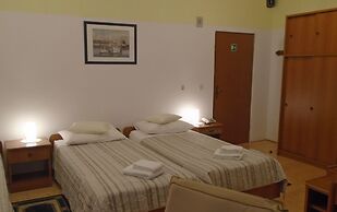ROOMS MATEA PULA