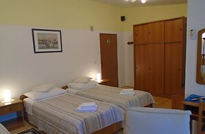 ROOMS MATEA PULA