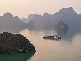 Indochine Grand Lan Ha Bay