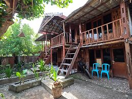 Maryan Moyo Bungalows and resto