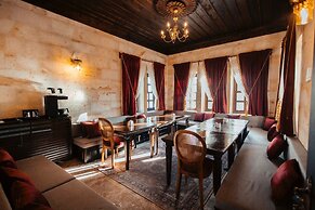 ARIEN CAVE SUITES