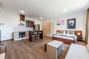 Modern Studio by the Beach - Orkidea