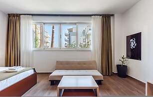 Modern Studio by the Beach - Orkidea