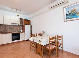 Spacious and Cozy Seafront Apartments