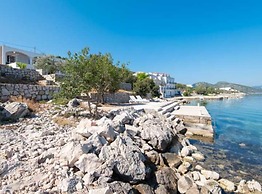 Spacious and Cozy Seafront Apartments