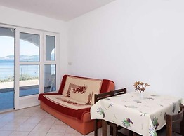 Spacious and Cozy Seafront Apartments