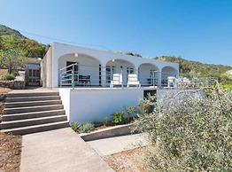 Spacious and Cozy Seafront Apartments
