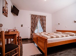 Mountain Serenity Rooms