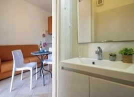 Cozy Flat Just Steps From the Beach