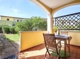 Cozy Flat Just Steps From the Beach
