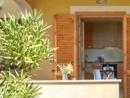 Cozy Flat Just Steps From the Beach