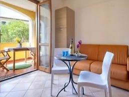 Cozy Flat Just Steps From the Beach