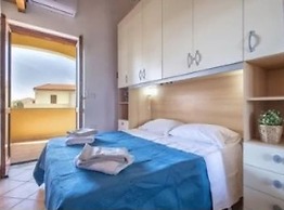 Cozy Flat Just Steps From the Beach