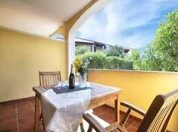 Cozy Flat Just Steps From the Beach