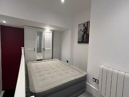 Spacious1br-6guests-walktoshops-fastwifi