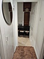 Mitcham Junction - 2 Bed Apartment - Sleeps 6