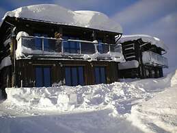 Arctic Lodge