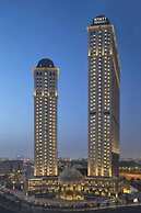 Elegant 3BR With Pool Near Wafi Mall Dubai Frame