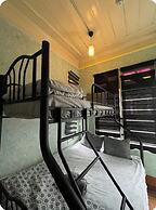Taksim Cinar Suit