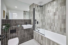 Host Stay Lockside House