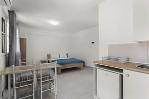 Nikolas Apartments