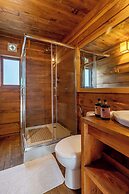 Alaya Stays Suro Woodcrest Chalet