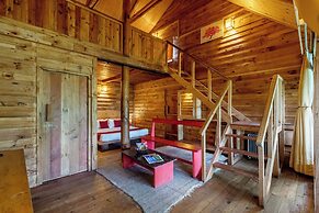 Alaya Stays Suro Woodcrest Chalet
