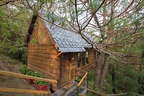 Alaya Stays Suro Woodcrest Chalet