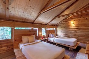 Alaya Stays Suro Woodcrest Chalet