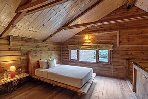 Alaya Stays Suro Woodcrest Chalet