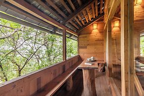 Alaya Stays Suro Woodcrest Chalet