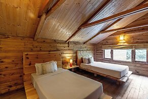 Alaya Stays Suro Woodcrest Chalet