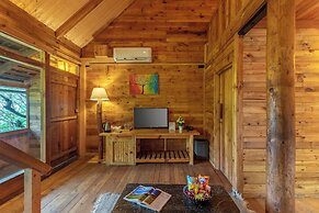 Alaya Stays Suro Woodcrest Chalet