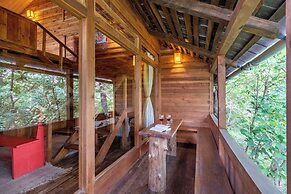 Alaya Stays Suro Woodcrest Chalet