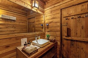Alaya Stays Suro Woodcrest Chalet