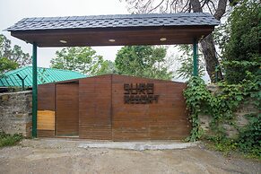 Alaya Stays Suro Woodcrest Chalet