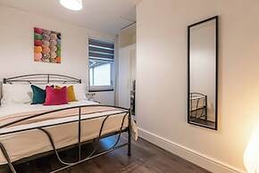 Sleek City Getaway - Walkable & Free Parking