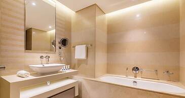 Modern 1BR Near Dubai Frame With City Views