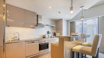 Modern 1BR Near Dubai Frame With City Views
