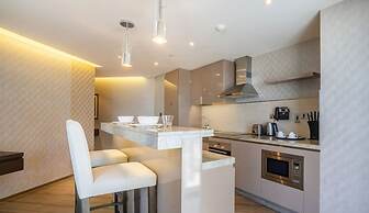 Modern 1BR Near Dubai Frame With City Views