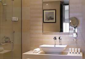 Modern 1BR Near Dubai Frame With City Views