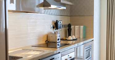 Modern 1BR Near Dubai Frame With City Views