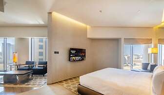 Modern 1BR Near Dubai Frame With City Views