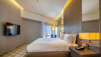 Modern 1BR Near Dubai Frame With City Views