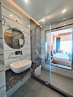 Luxury Inn by Stotrak Hotels