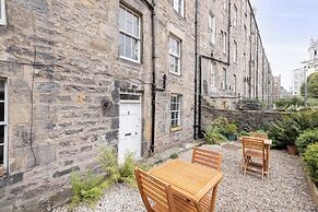 JOIVY Modern 1-bed flat in New Town