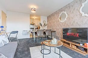 Desert Oasis Sleeps 8 With Parking